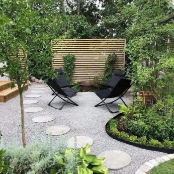 chairs_in_garden
